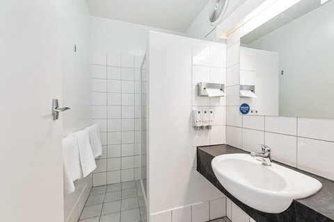 Coach House Launceston - ACT Tourism 24