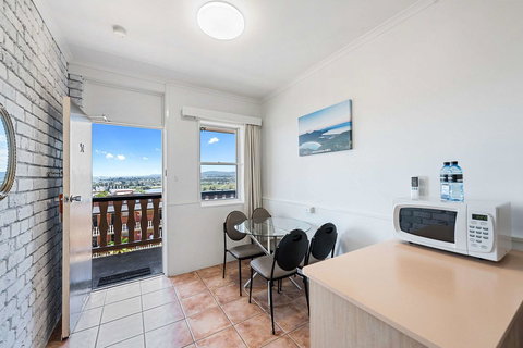 Coach House Launceston - ACT Tourism 11