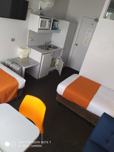 Waterfront Lodge Motel - ACT Tourism 4