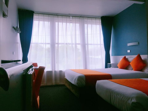 Waterfront Lodge Motel - ACT Tourism 21