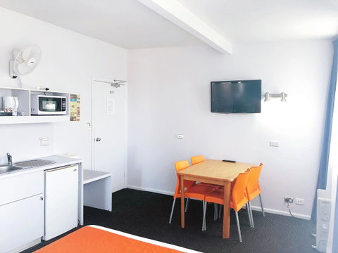 Waterfront Lodge Motel - ACT Tourism 7