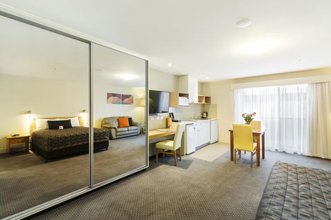 The Old Woolstore Apartment Hotel - ACT Tourism 21