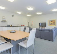 4 Bedroom House - Hobart CBD - Free Parking - ACT Tourism