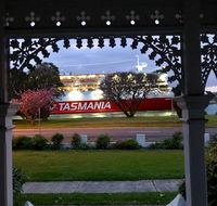 Riverbank villa - 4 bedroom house villa - ACT Tourism