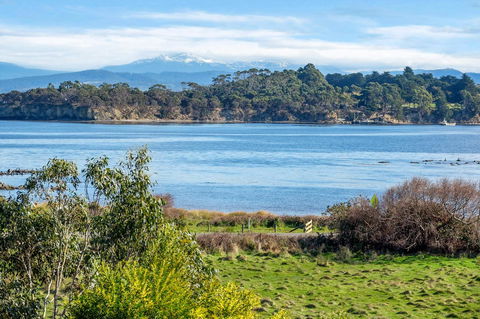 Sunset Bay Escape - ACT Tourism 6