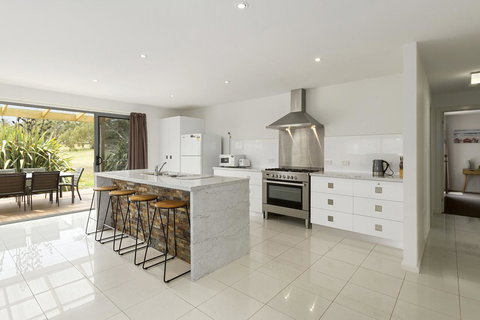 170 Hazards View Drive - Unit 2 - ACT Tourism 2