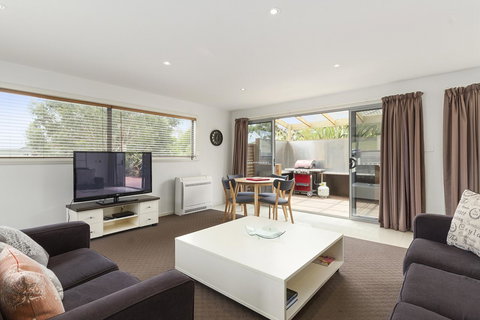 170 Hazards View Drive - Unit 2 - ACT Tourism 6