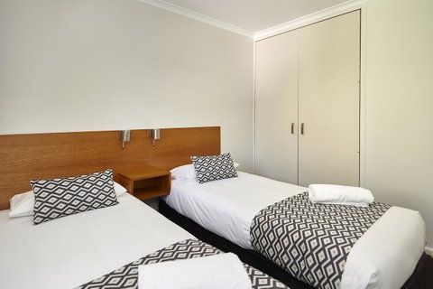 Elphin Serviced Apartments - ACT Tourism 24