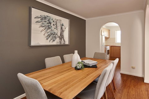 Elphin Serviced Apartments - ACT Tourism 23