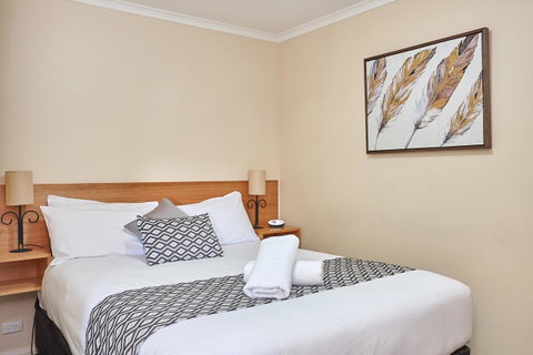 Elphin Serviced Apartments - ACT Tourism 4