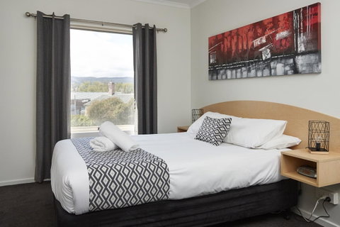 Elphin Serviced Apartments - ACT Tourism 34