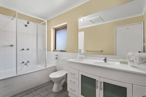 Elphin Serviced Apartments - ACT Tourism 38
