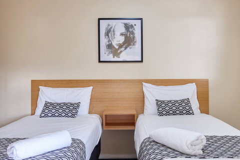 Elphin Serviced Apartments - ACT Tourism 3