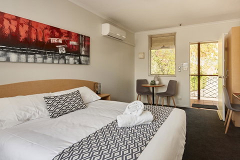 Elphin Serviced Apartments - ACT Tourism 22