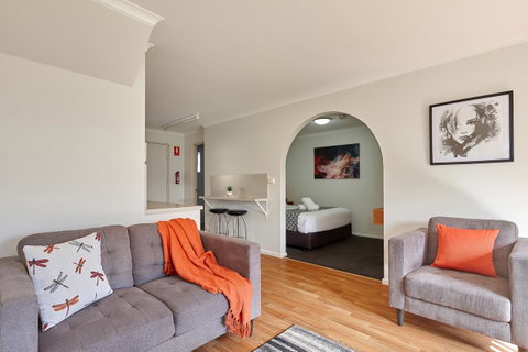 Elphin Serviced Apartments - ACT Tourism 11