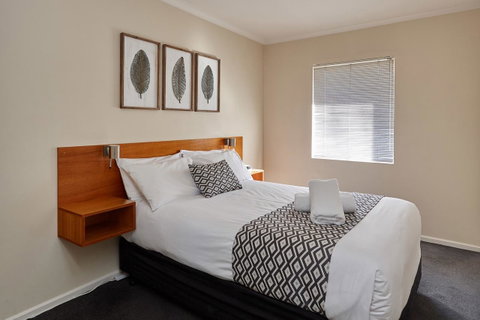 Elphin Serviced Apartments - ACT Tourism 1