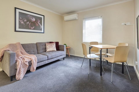 Elphin Serviced Apartments - ACT Tourism 7