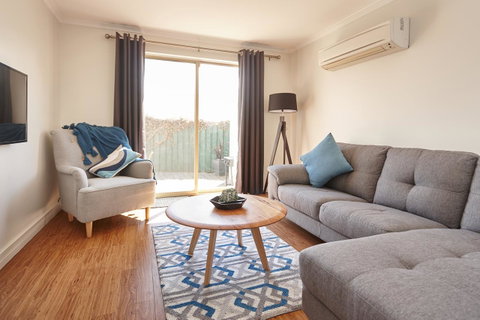 Elphin Serviced Apartments - ACT Tourism 13