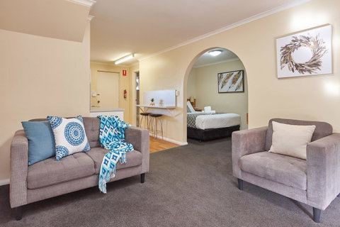 Elphin Serviced Apartments - ACT Tourism 9