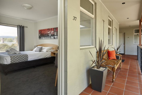 Elphin Serviced Apartments - ACT Tourism 35
