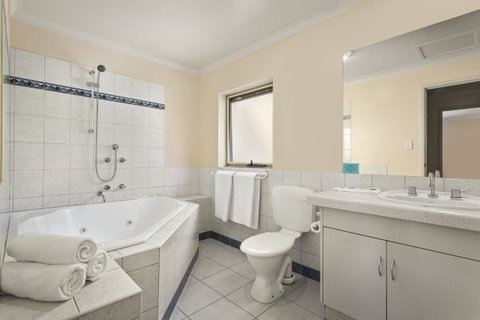 Elphin Serviced Apartments - ACT Tourism 37