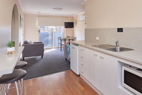 Elphin Serviced Apartments - ACT Tourism 8