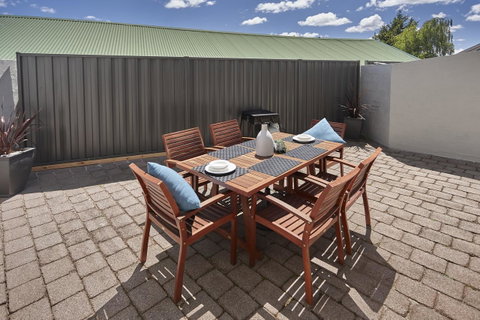Elphin Serviced Apartments - ACT Tourism 21