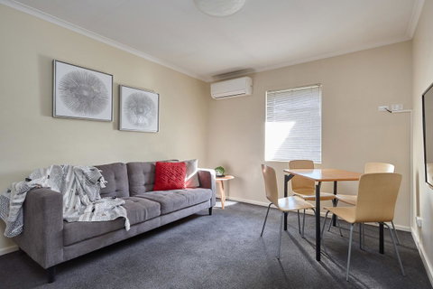 Elphin Serviced Apartments - ACT Tourism 10