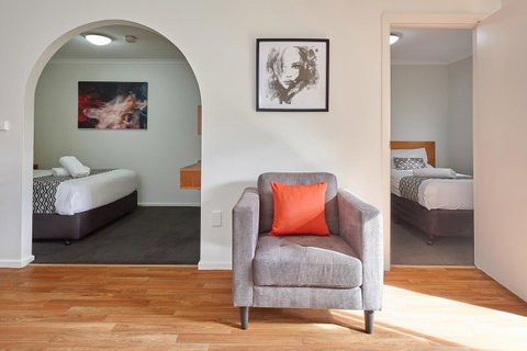 Elphin Serviced Apartments - ACT Tourism 5