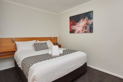Elphin Serviced Apartments - ACT Tourism 2