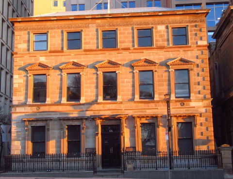 105 Mac Unique Apartments - ACT Tourism 0