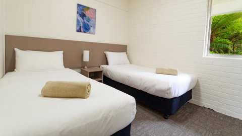 Adina Place Motel Apartments - ACT Tourism 14