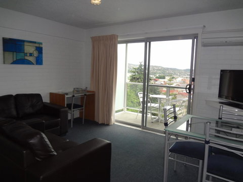 Adina Place Motel Apartments - ACT Tourism 19