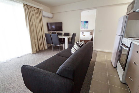 Adina Place Motel Apartments - ACT Tourism 6