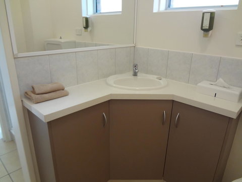 Adina Place Motel Apartments - ACT Tourism 39