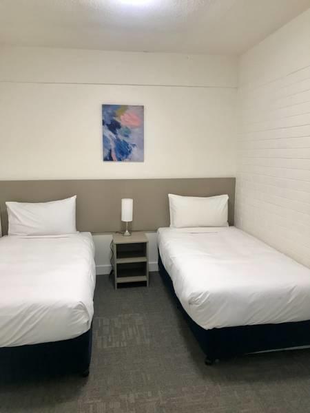 Adina Place Motel Apartments - ACT Tourism 10