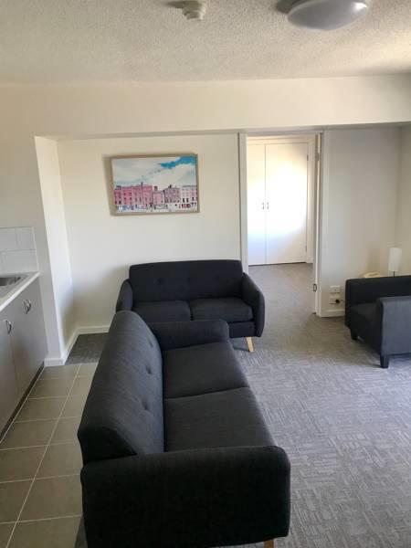 Adina Place Motel Apartments - ACT Tourism 11