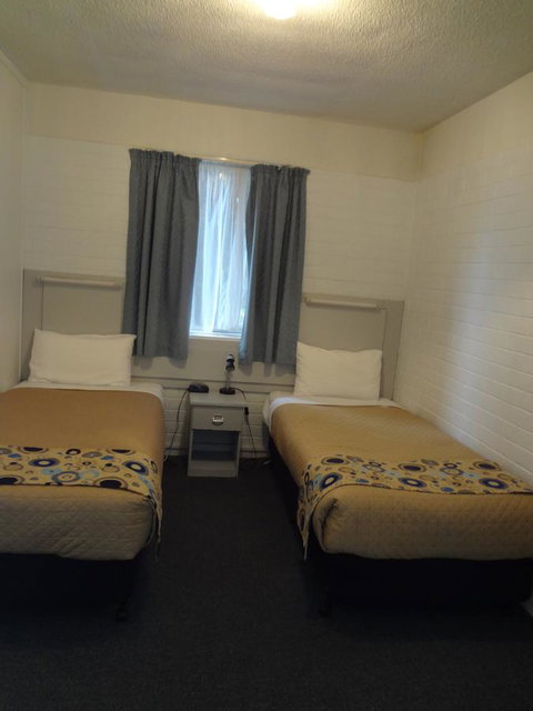 Adina Place Motel Apartments - ACT Tourism 29