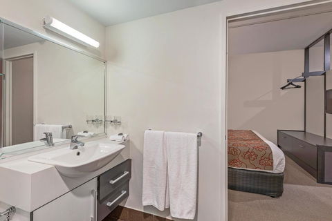 Mantra One Sandy Bay Road - ACT Tourism 21