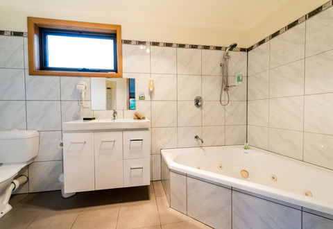 Driftwood Strahan Villas - ACT Tourism 0