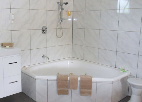 Driftwood Strahan Villas - ACT Tourism 21