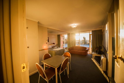 Parklane Motel - ACT Tourism 0