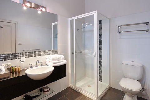 Auldington Hotel - ACT Tourism 7