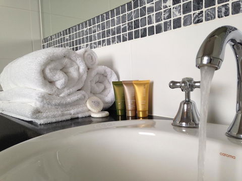 Auldington Hotel - ACT Tourism 14