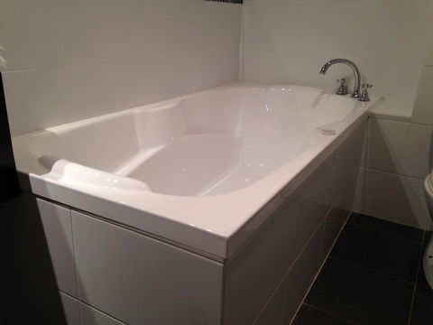 Auldington Hotel - ACT Tourism 17