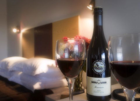 Auldington Hotel - ACT Tourism 35