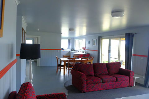 The Crays Accommodation - ACT Tourism 2