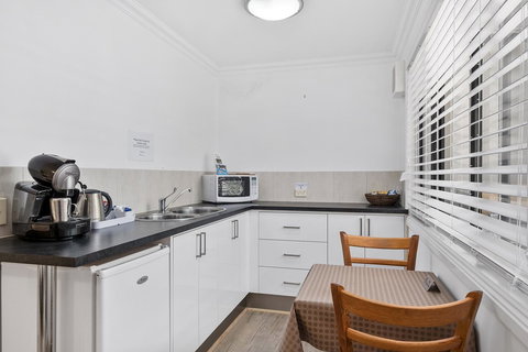 Oyster Cove Chalet - ACT Tourism 9