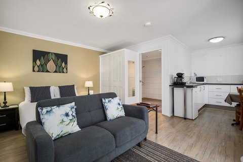 Oyster Cove Chalet - ACT Tourism 2