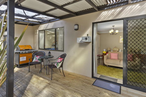 Oyster Cove Chalet - ACT Tourism 3